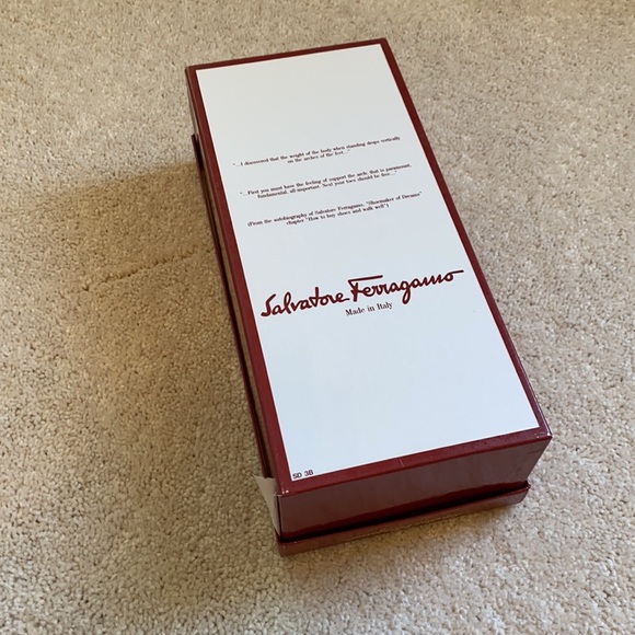 Salvatore Ferragamo “Lillaz” pumps - Picture 11 of 13